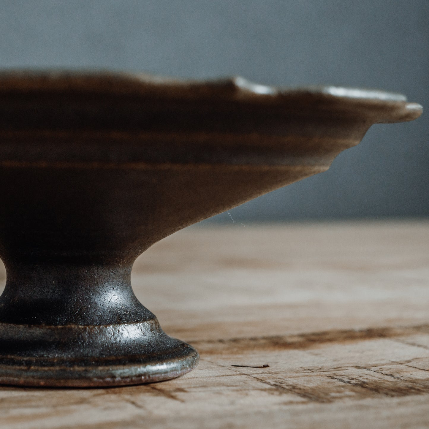 彫刻コンポート皿 18cm (サビ釉)