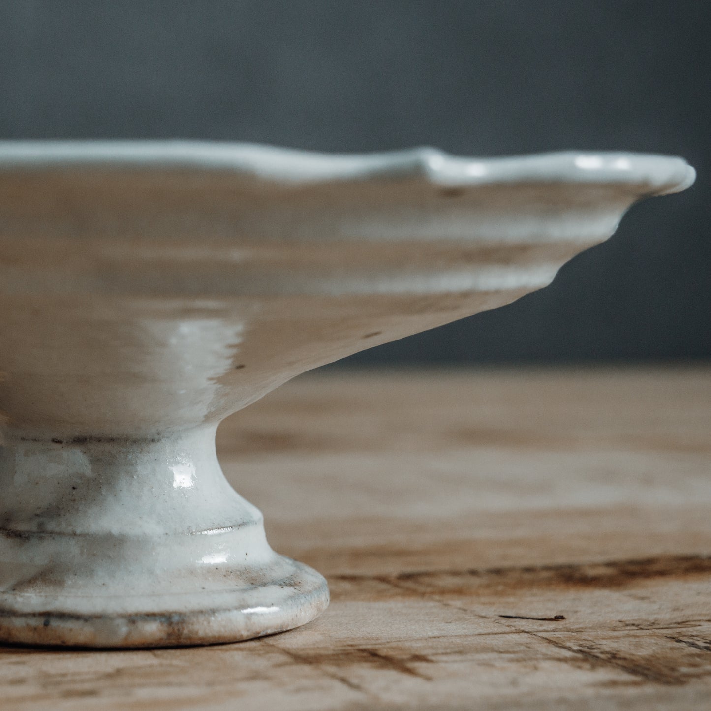 彫刻コンポート皿 18cm (鉄散)
