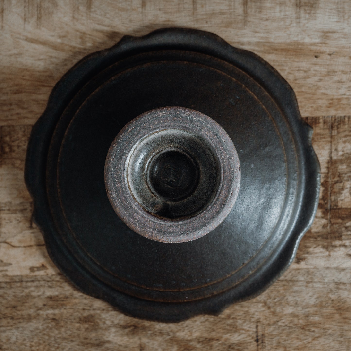 彫刻コンポート皿 18cm (サビ釉)