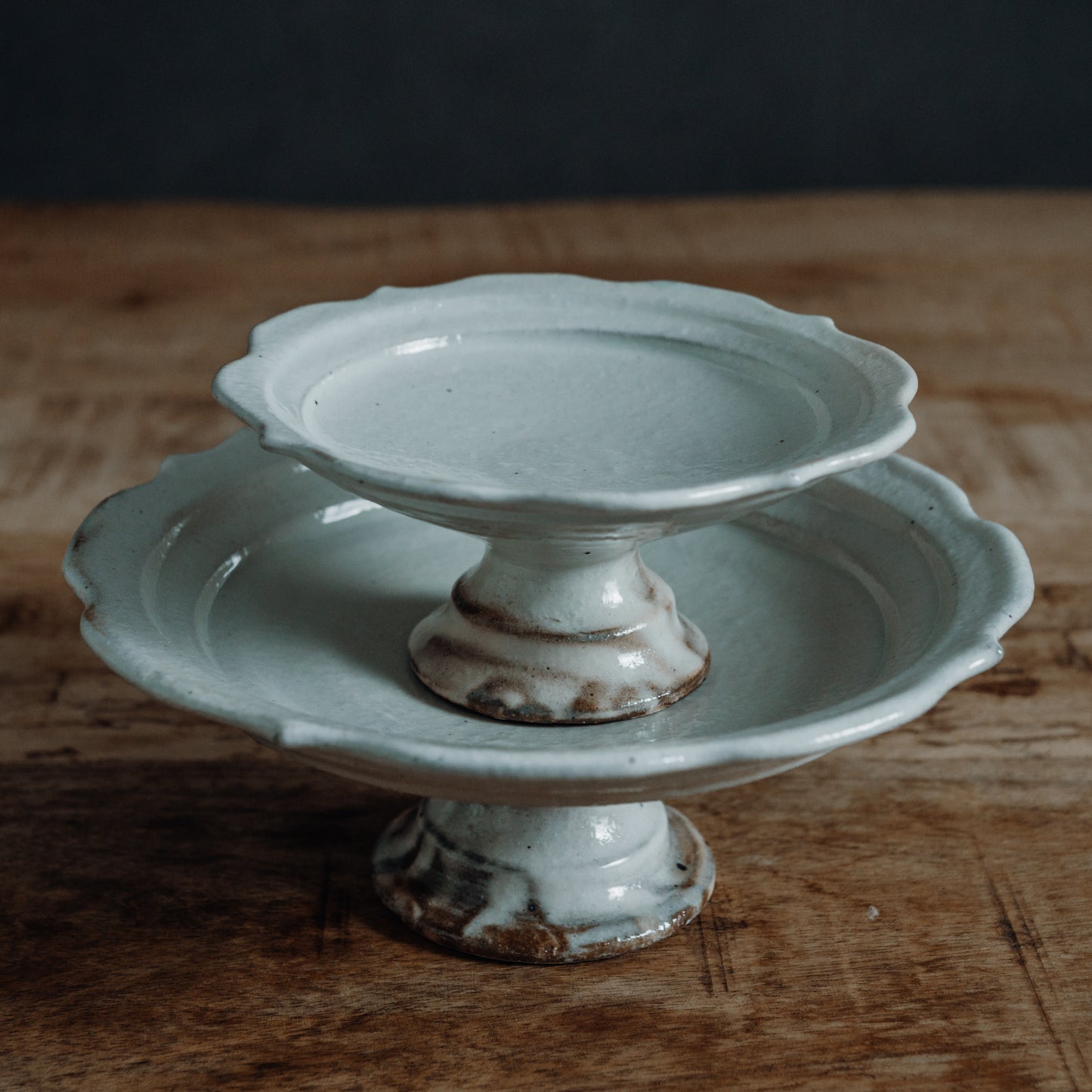 彫刻コンポート皿 18cm (鉄散)