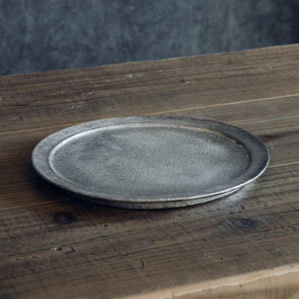 7寸細リム皿 (銀彩) フルカワゲンゴ おしゃれ かっこいい 高級感 食器 手作り シルバー メインディッシュ用 リム皿 ワンプレート皿 デザート皿 天然素材 自然素材 一点物 一点もの