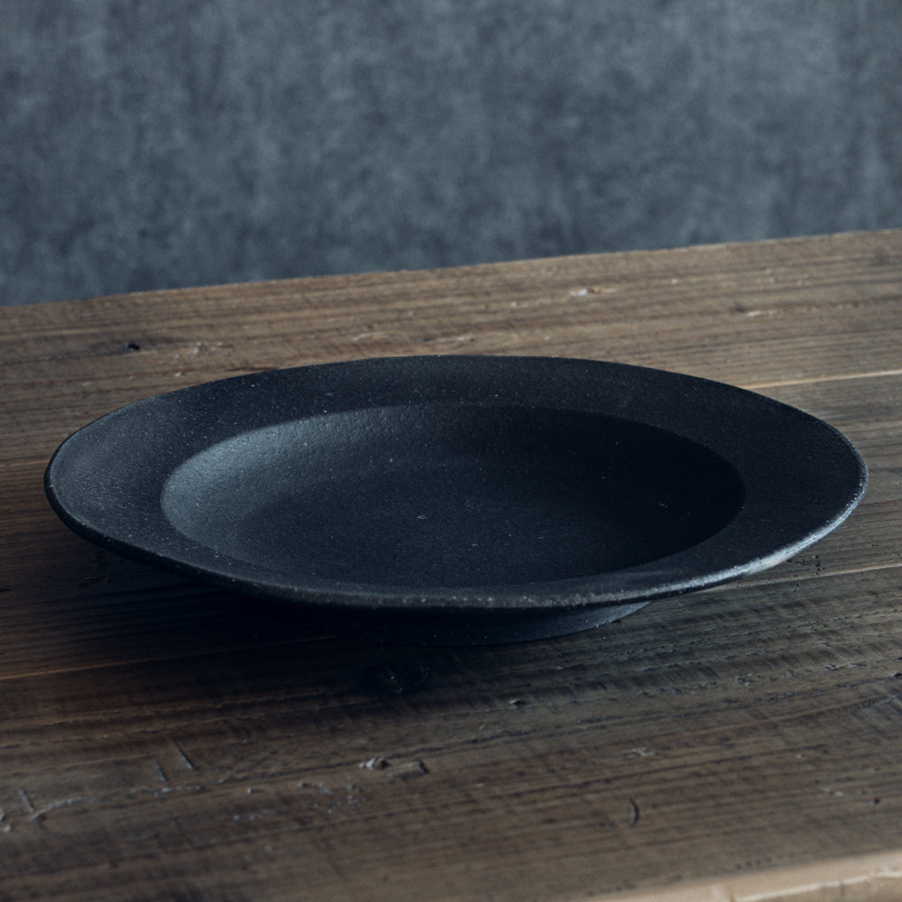 8寸リム深皿 (炭化) フルカワゲンゴ おしゃれ かっこいい 高級感 食器 手作り ブラック 黒 メインディッシュ用 ワンプレート皿 リム皿 天然素材 自然素材 一点物 一点もの