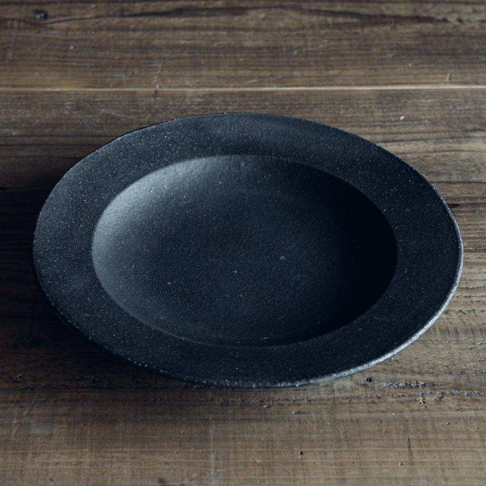 8寸リム深皿 (炭化) フルカワゲンゴ おしゃれ かっこいい 高級感 食器 手作り ブラック 黒 メインディッシュ用 ワンプレート皿 リム皿 天然素材 自然素材 一点物 一点もの