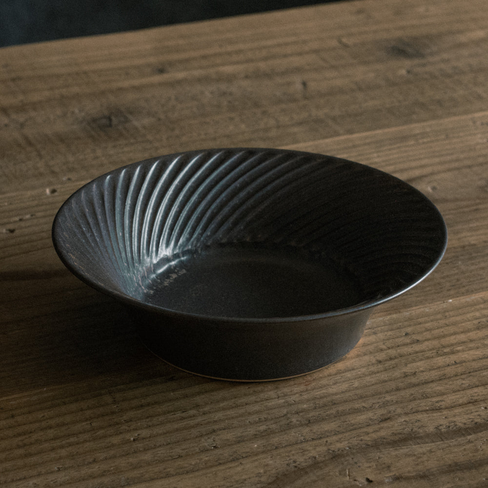 斜めしのぎ6寸切立鉢 (茶)