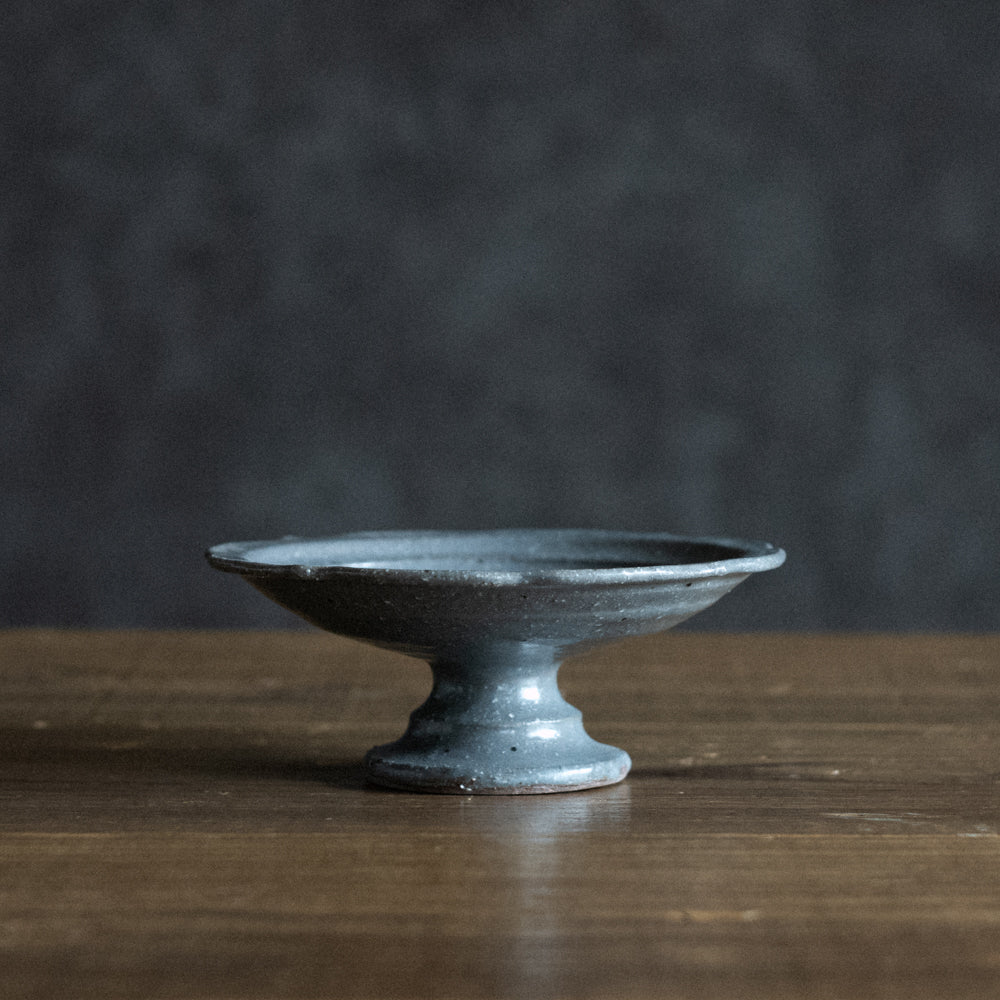 彫刻コンポート皿 13cm (グレー釉)