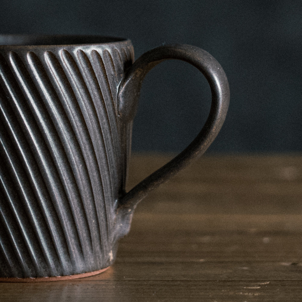 斜めしのぎマグカップ (茶)