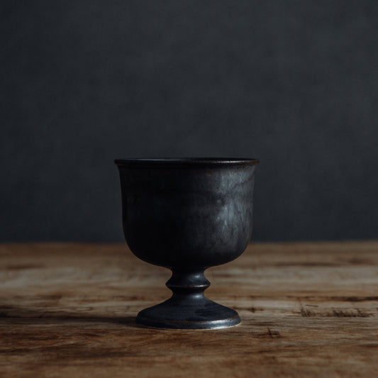 Beaded foot iced coffee cup さびいろすす 正面から見た全体像
