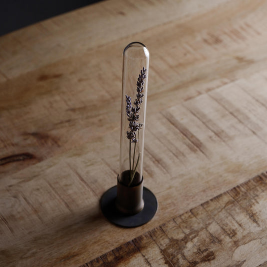 HERBARIUM BRASS GLASS DOME & FLOWER VASE RUST(ラベンダー)斜め上から見た全体像