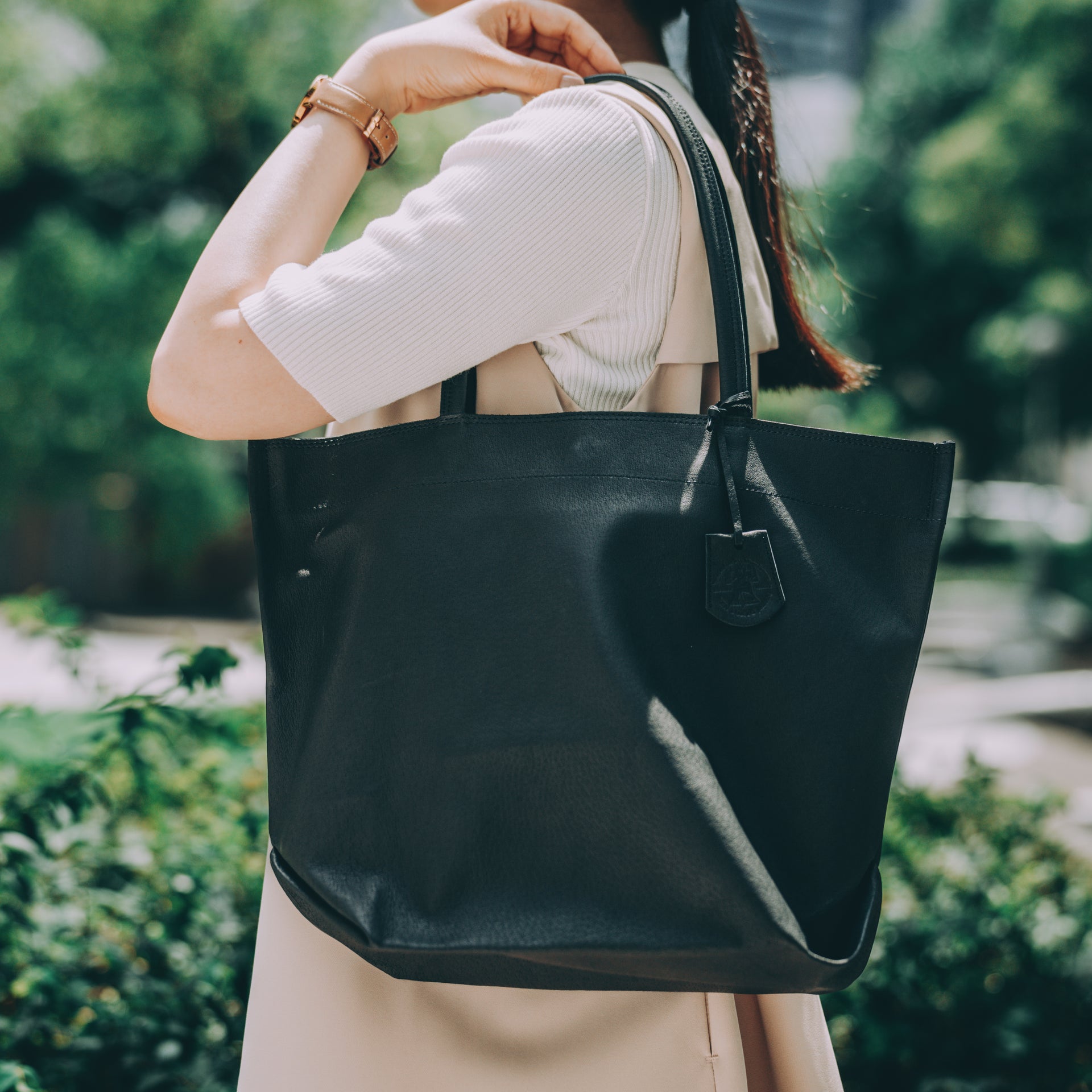 ピッグレザーのランチバッグM (black)｜REN – sui