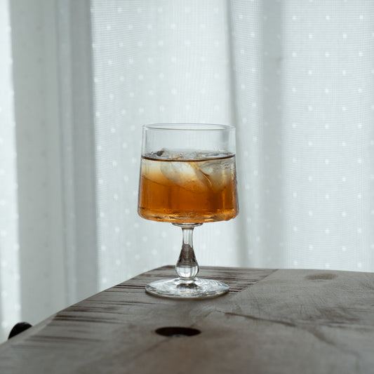 goblet daily kaku 飲み物を入れた使用イメージ