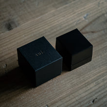 画像をギャラリービューアに読み込む, ブラックダイヤモンドのピンキーリング  K18 / 0.02ct
