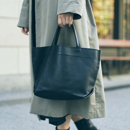 ランチバッグS black 手持ちイメージ